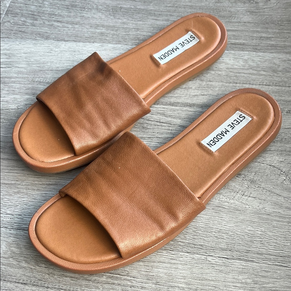 Steve Madden Tan “Sienna” Sandals / Slides Size 7